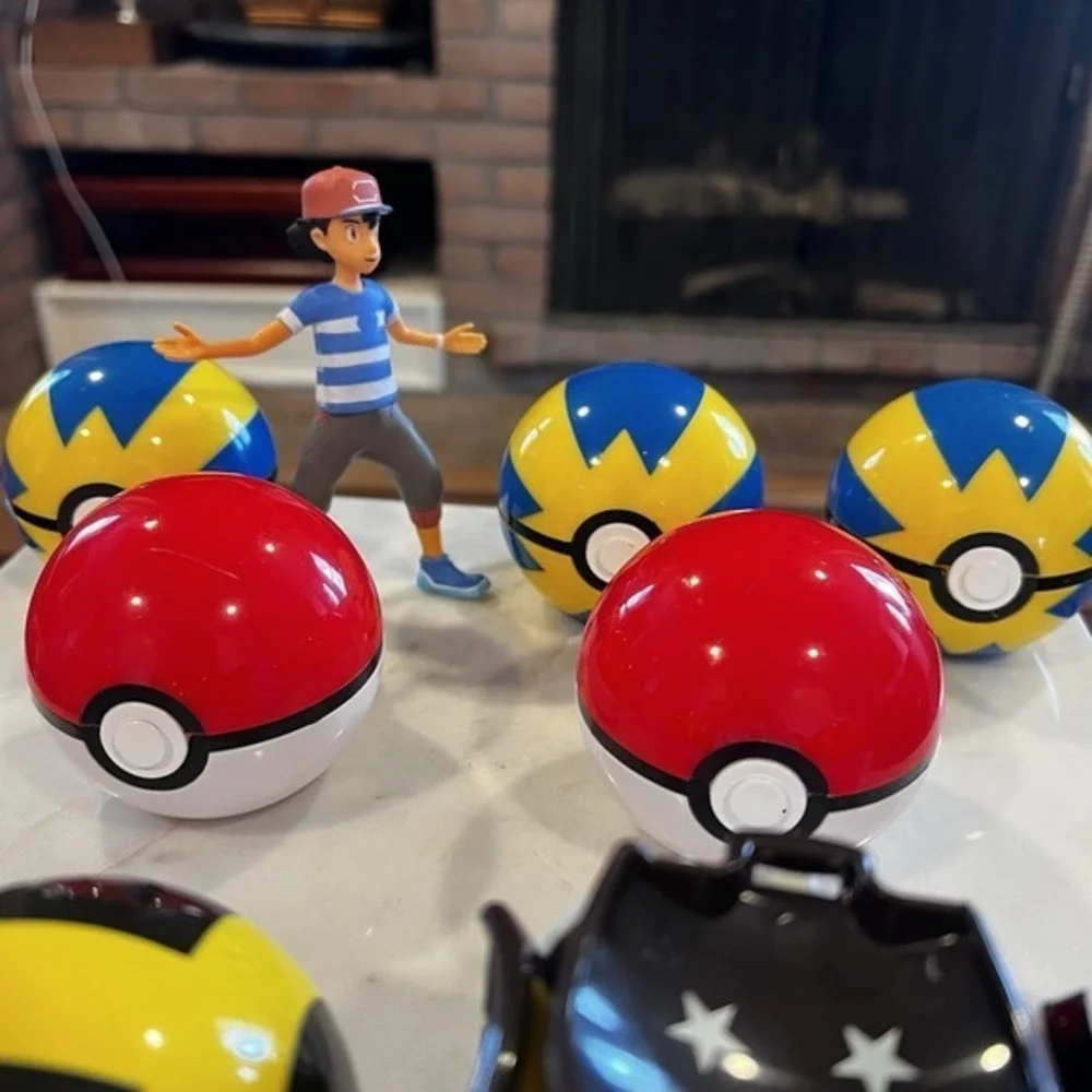 Pokémon Assorted 8 Eight, Ash Ketchum Figurine & Throw And Pop‎ Pokeball